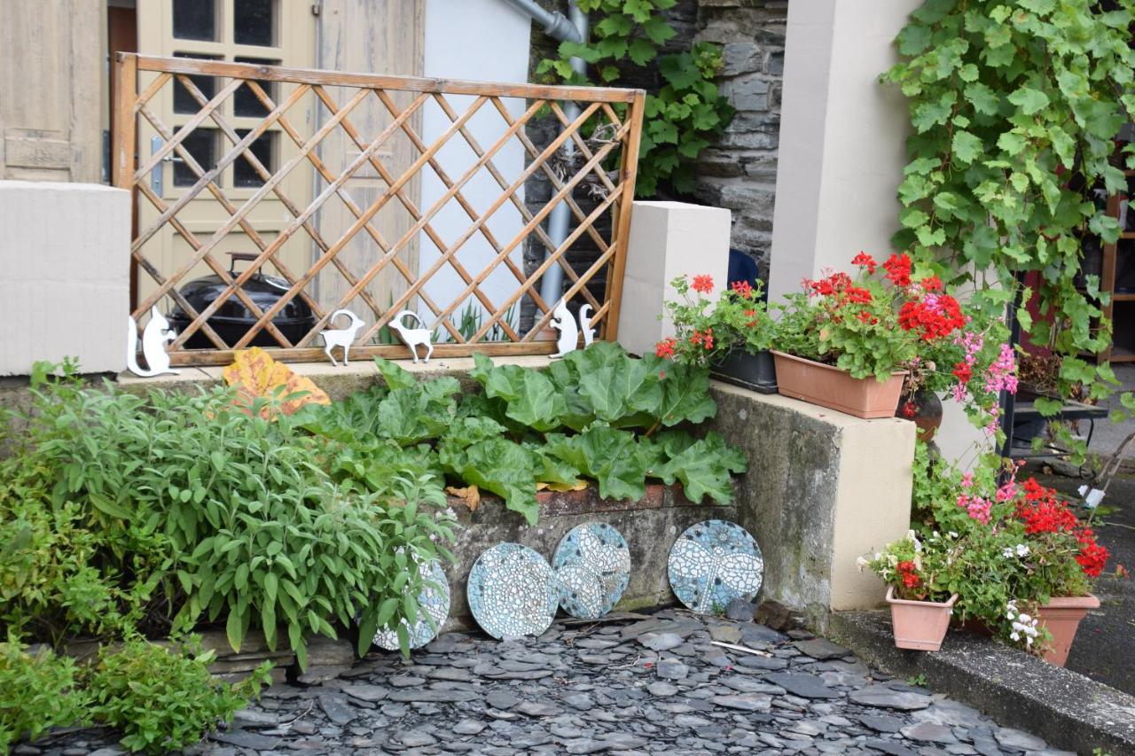 The Old Gemeinde House By The Mosel River เบราเนอแบร์ก ภายนอก รูปภาพ