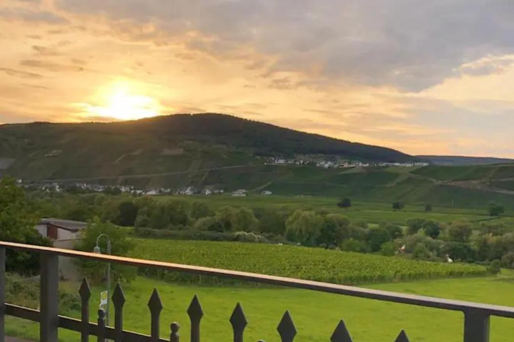 The Old Gemeinde House By The Mosel River เบราเนอแบร์ก ภายนอก รูปภาพ